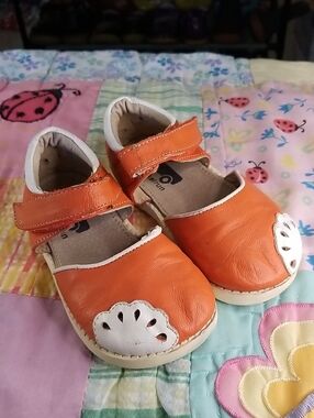 See Kai Run Orange Leather Mary Jane Shoes with White Scalloped Toe Size 8